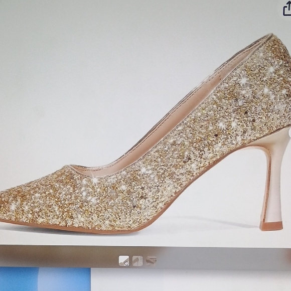 Shoes - Elegant Gold Glitter Pumps